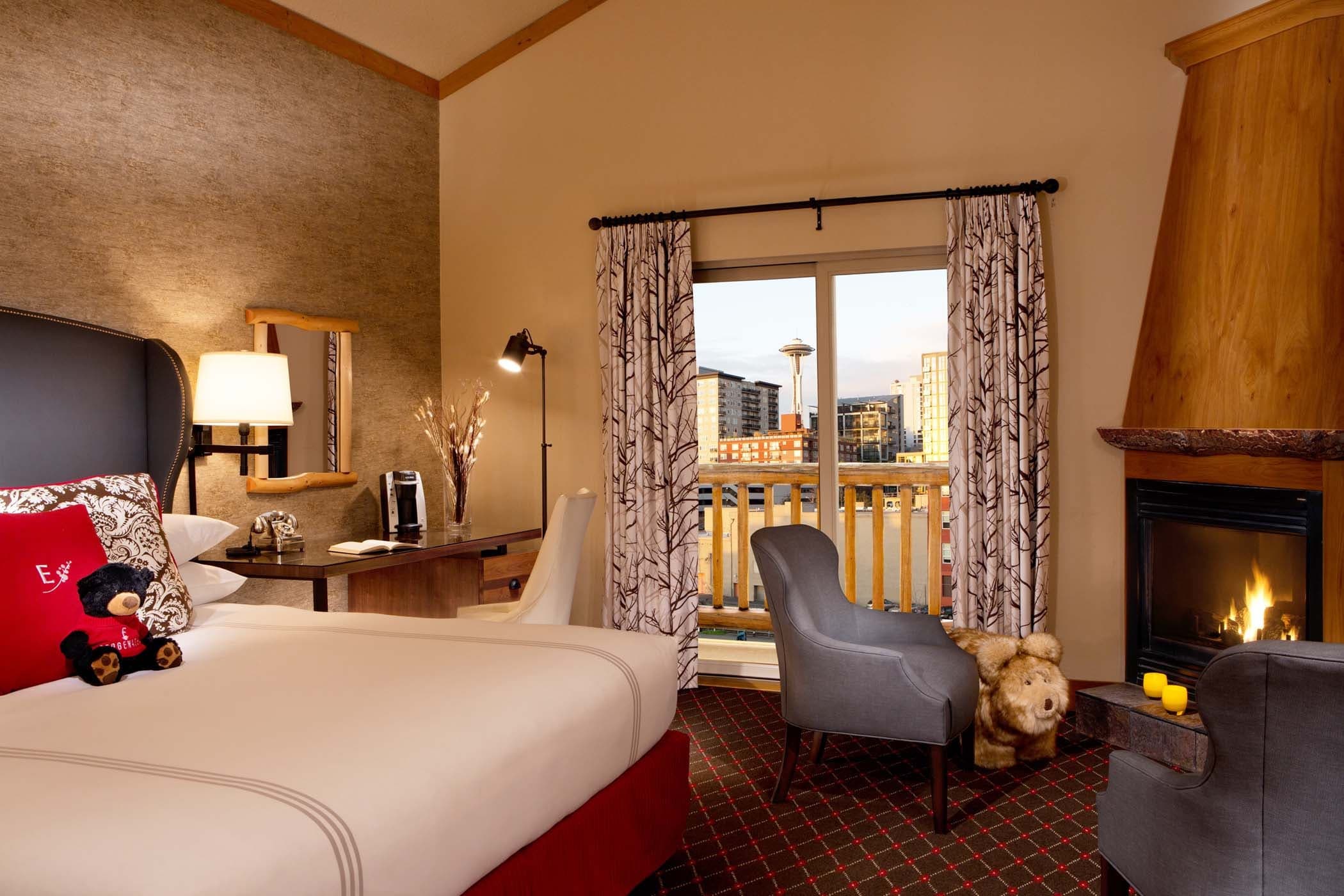 The Edgewater Hotel logo